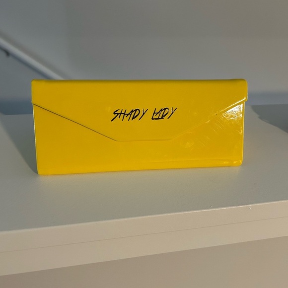 Black and Gold Aviator Sunglasses - Picture 3 of 4